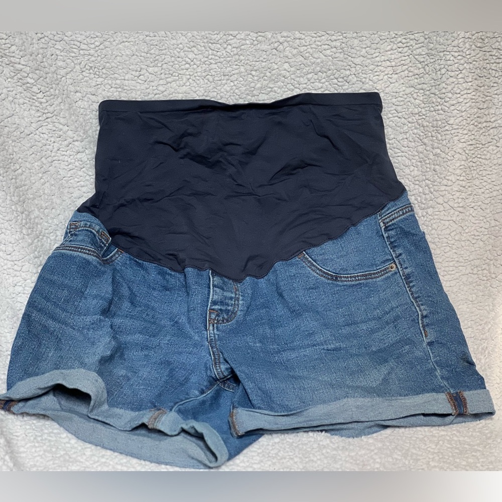 Maternity Denim Shorts – Size 14 with Over-Belly Panel 👖🤰